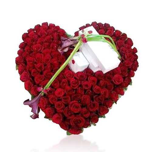 Roses & Gifts Heart Arrangement - Dubai