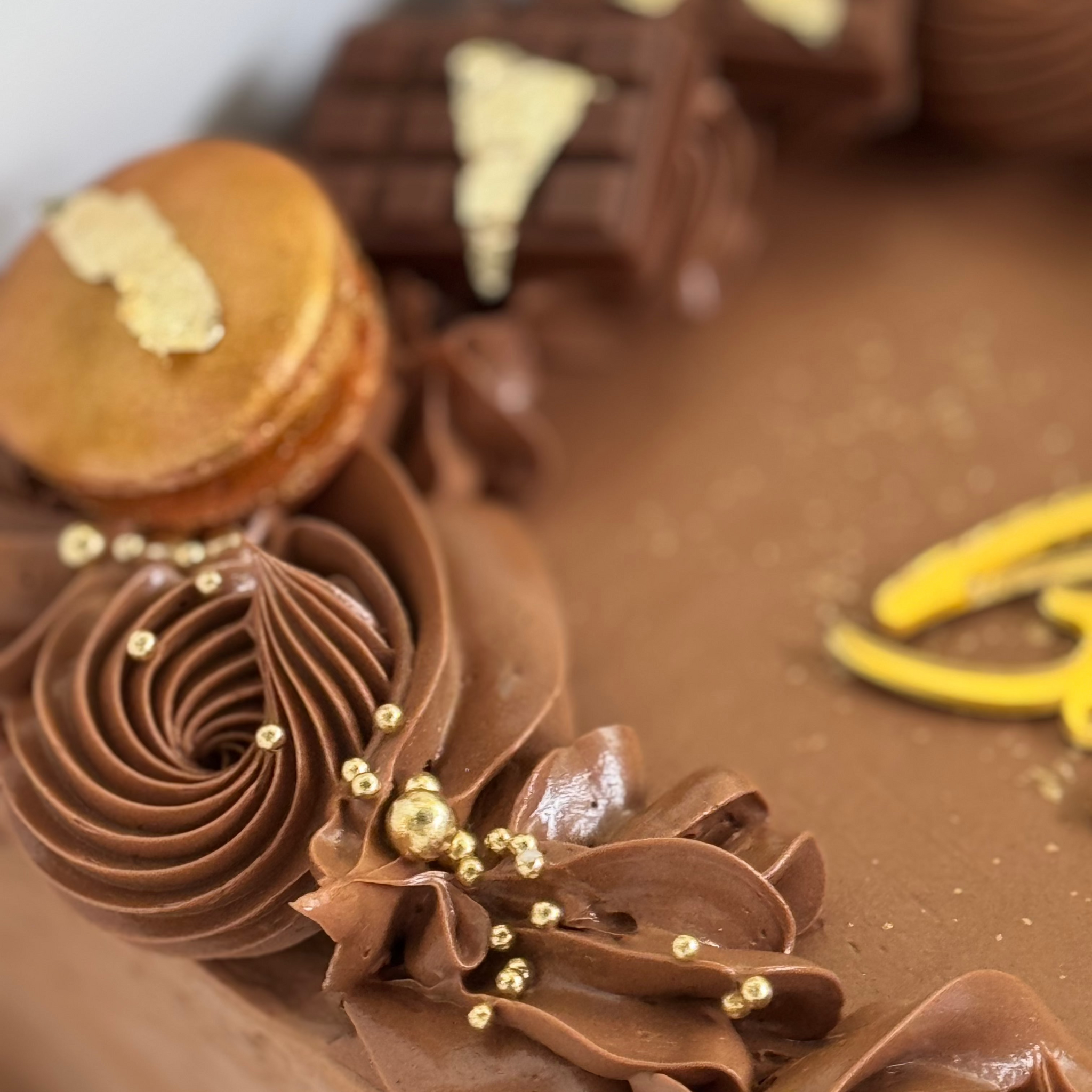 チョコレート バースデー ケーキ スワール - ドバイへの誕生日