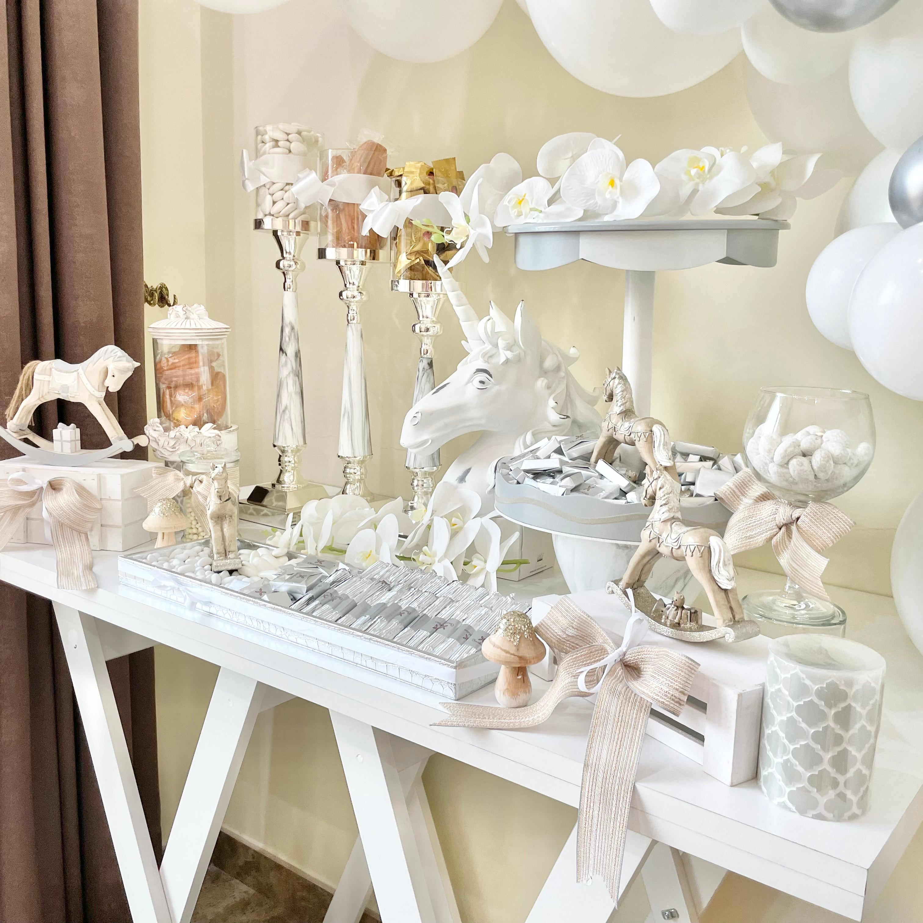 Decorazioni da tavola fai-da-te - tecniche per decorare una vecchia tavola Decorazioni da tavola fai-da-te - tecniche per decorare una vecchia tavola