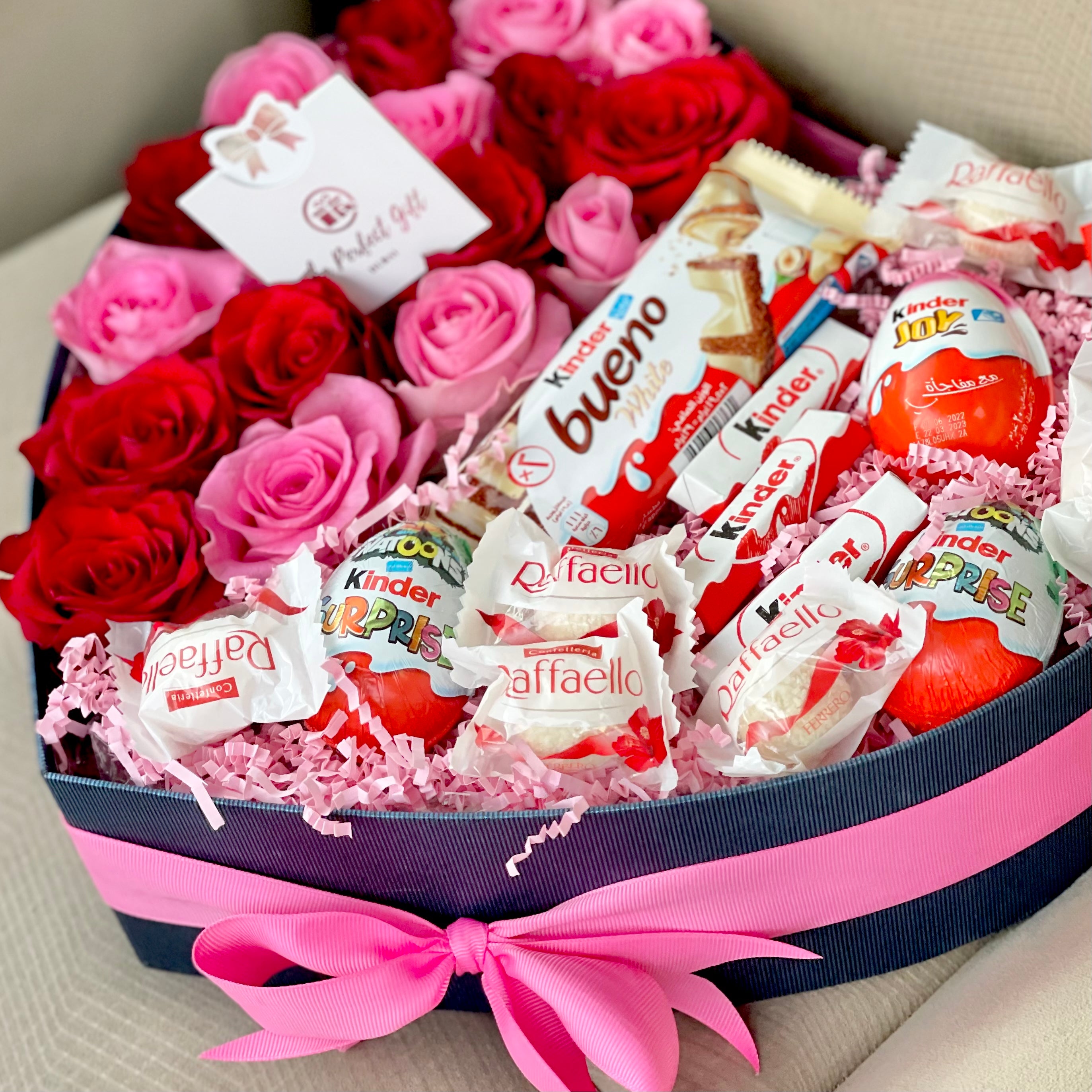 Roses & Chocolate Heart - Livraison de cadeaux aux EAU - Achetez