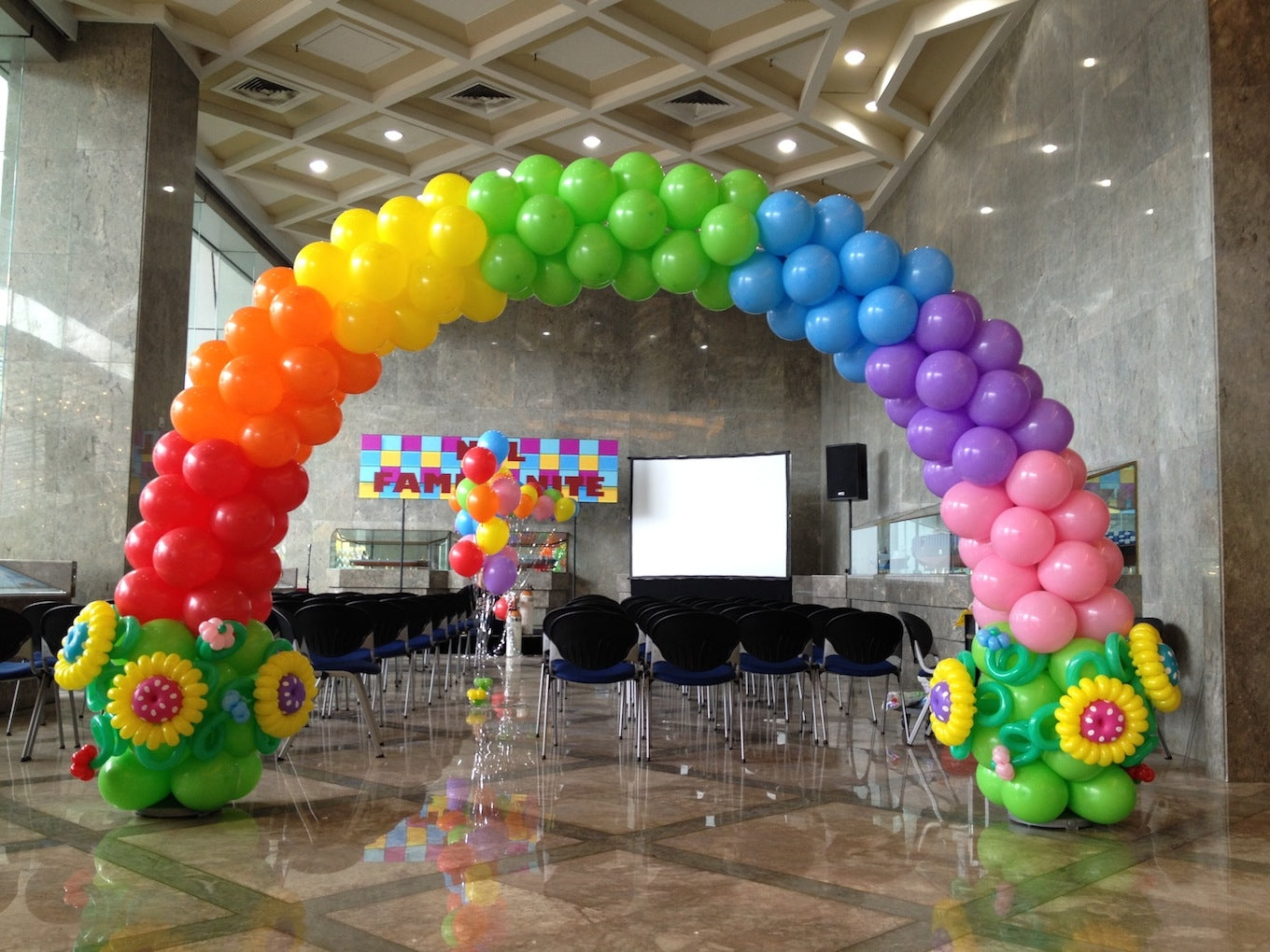 Rainbow Balloon Arch - Livraison à Dubaï ! - Commandez en ligne maintenant  - The Perfect Gift® Dubai