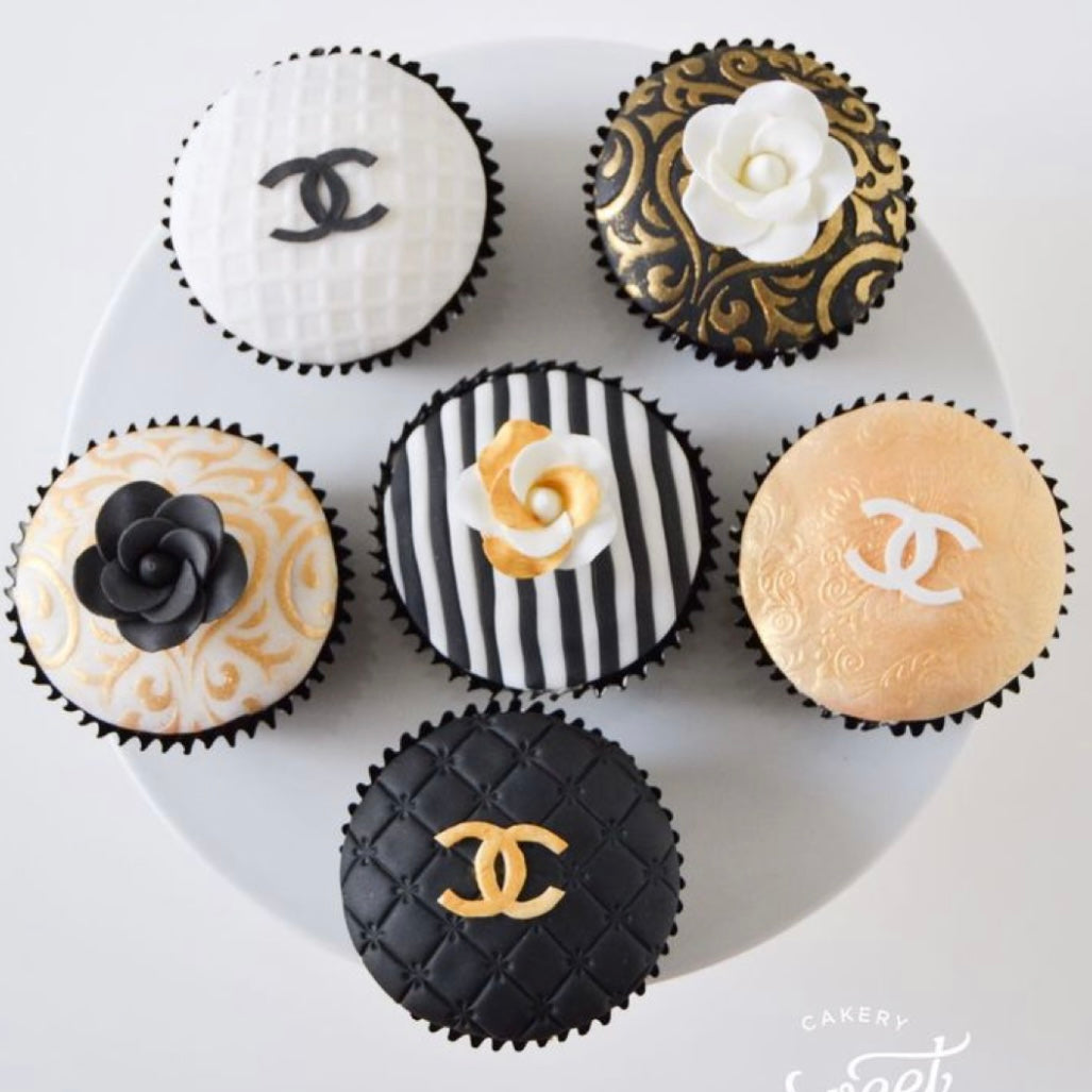 Chanel, margarita, and NYC Cup cakes on Stand - CC094 – Circo's Pastry Shop
