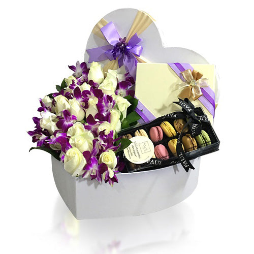 Luxury Roses and Gifts in a Heart Box - Dubai
