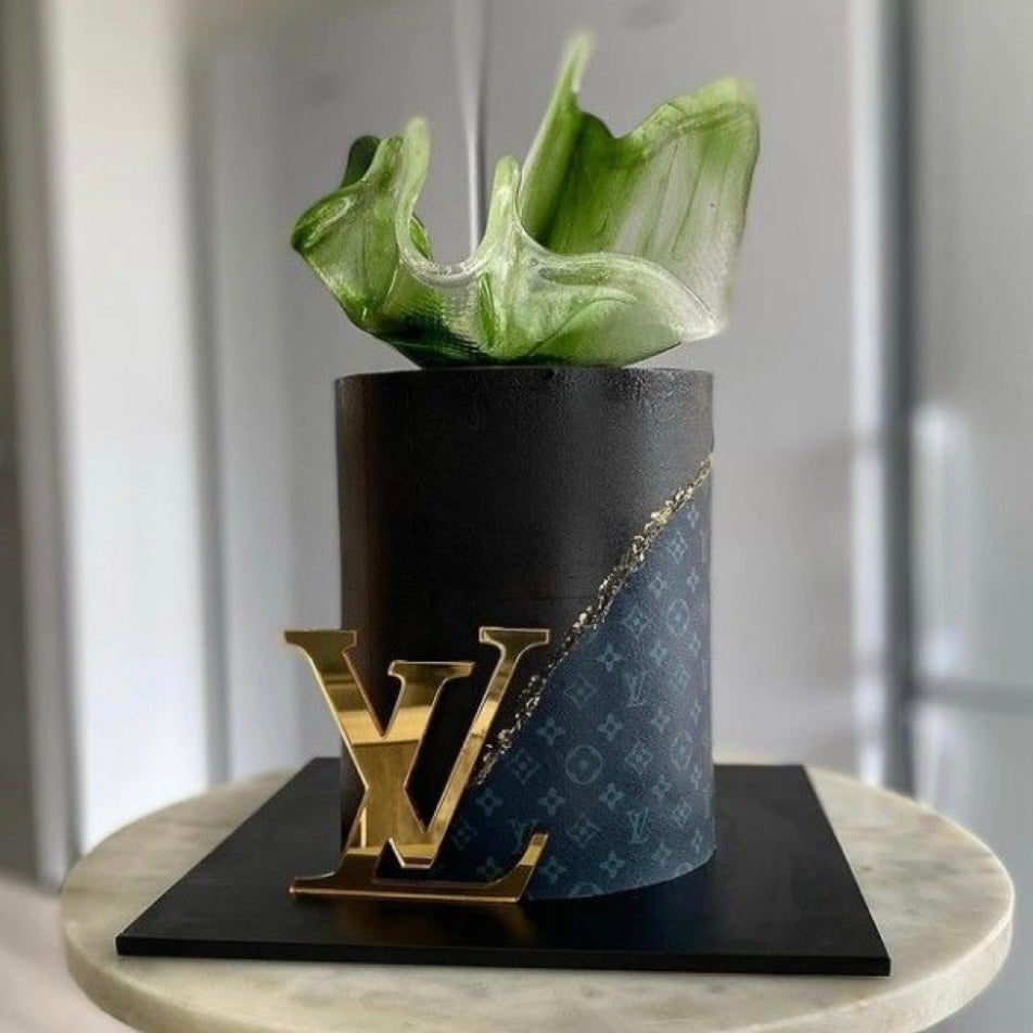 Tarta Louis Vuitton - Entrega de tarta de cumpleaños en Dubái - Compra  online – The Perfect Gift® Dubái