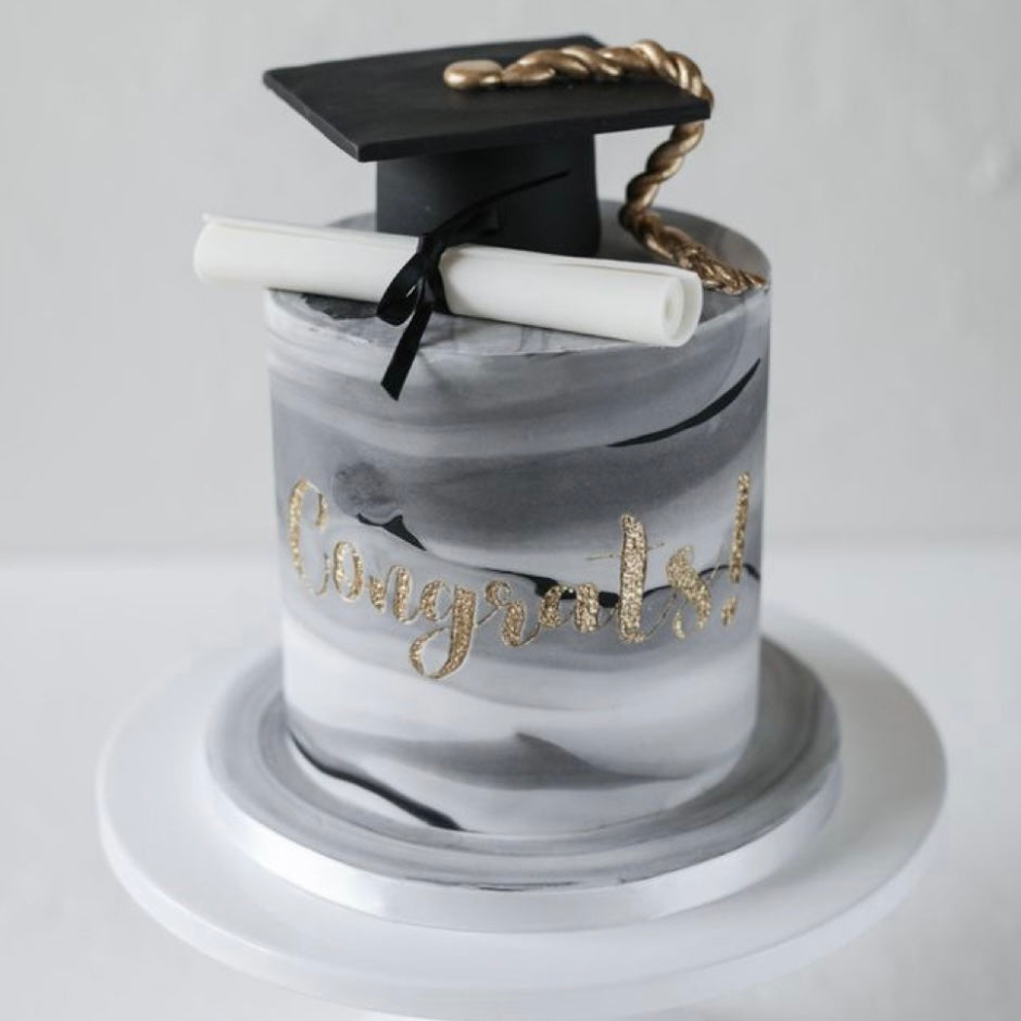 CelebrateLife Cakes - Graduation season is upon us!! 👩‍🎓👨‍🎓 Last for  today is this elegant and classic graduation cake! 🎓📚💛 Handpainted gold  details, handmade edible toppers, and fresh white roses! What do