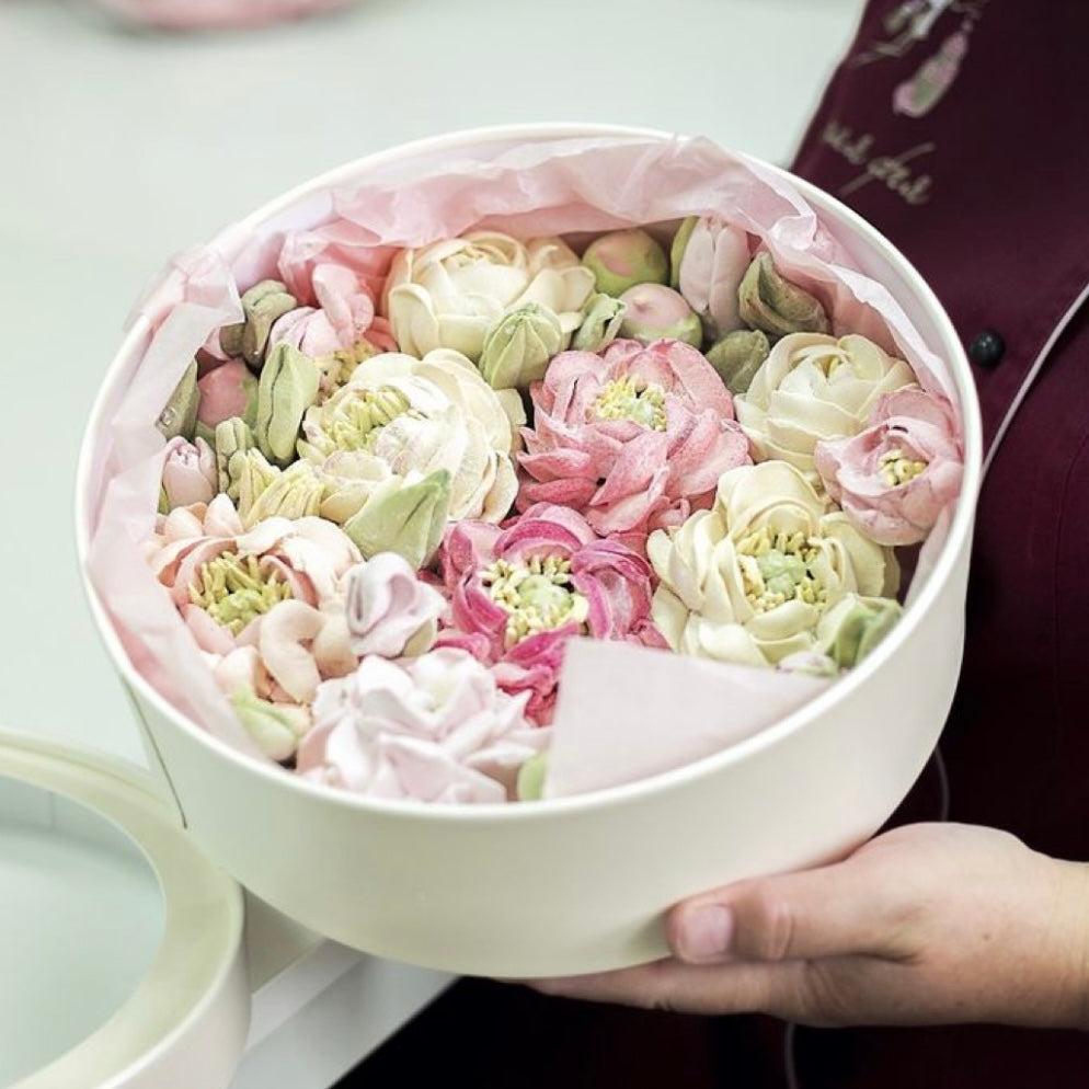 Scatola per torta con fiore bianco rosa - Torta di compleanno Emirati Arabi  Uniti - Consegna a Dubai - Ordina ONLINE - The Perfect Gift® Dubai