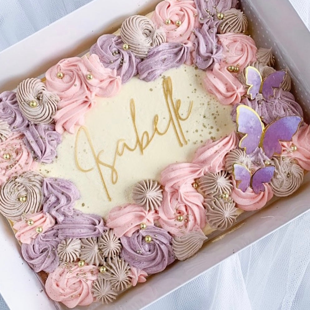Redemoinhos de bolo de aniversário de borboleta rosa e roxo